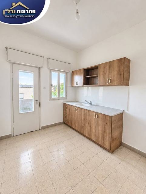מטבח – דירת 4 חדרים יחידה בקומה ברחוב בר גיורא, חיפה