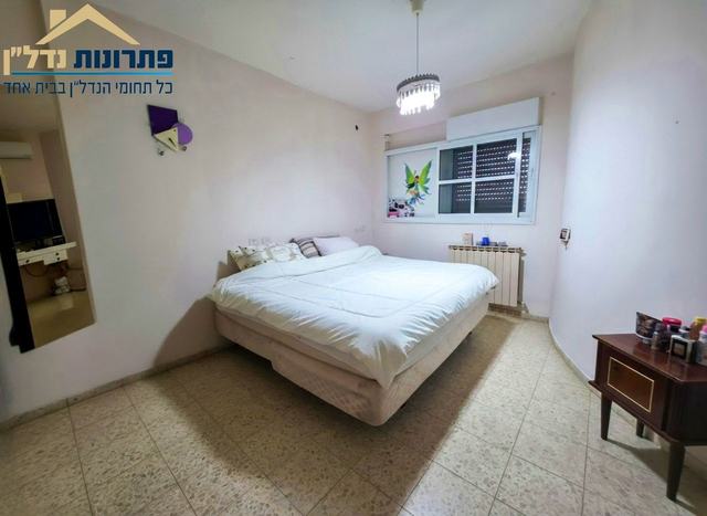 חדר שינה – בית דו־משפחתי ברחוב גיורא, טירת כרמל