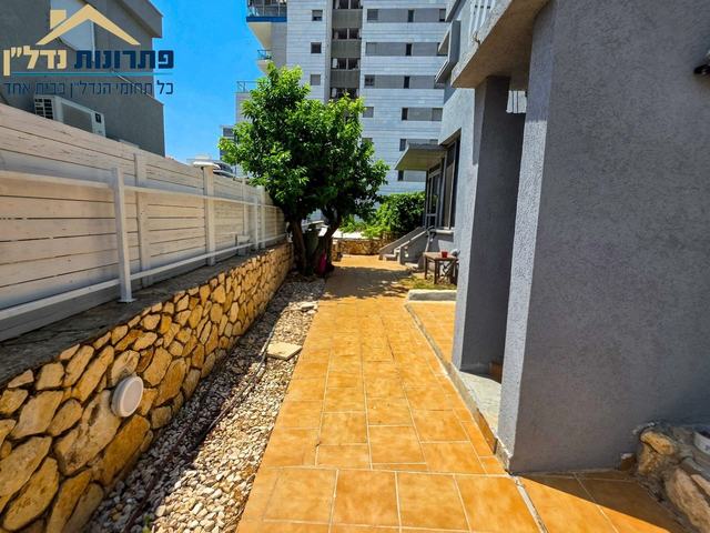 שביל צדדי – בית דו־משפחתי ברחוב גיורא, טירת כרמל