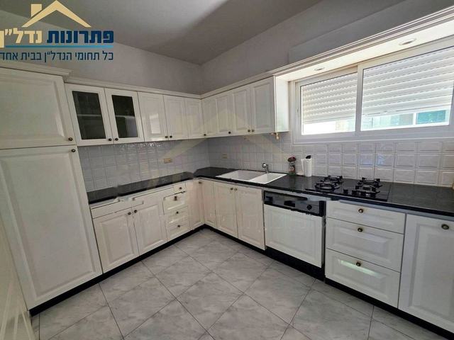 מטבח – דירת 5.5 חדרים ברחוב אידר, הכרמל, חיפה