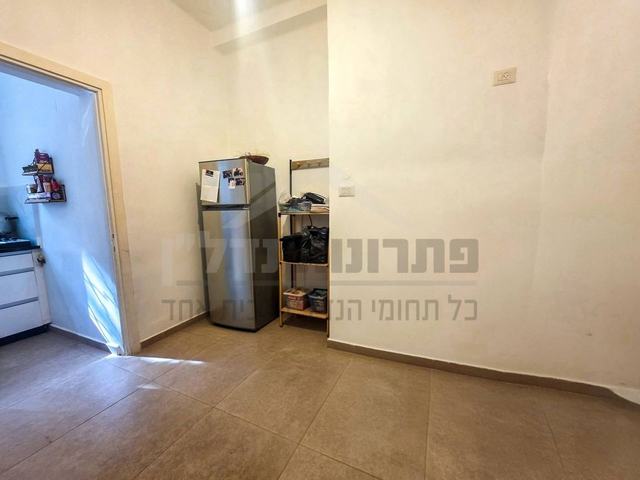 פינת אוכל עם תקרה גבוהה – דירת 3 חדרים ברחוב פבזנר, הדר עליון, חיפה