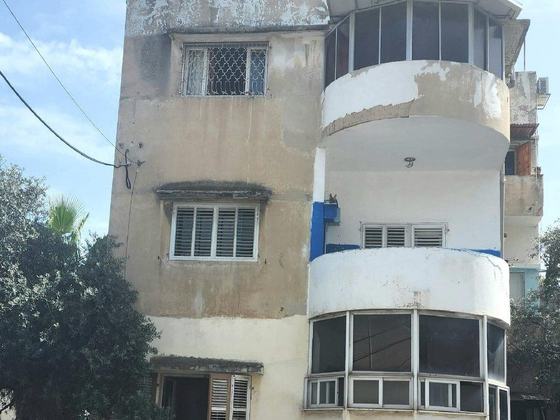 2 חדרים גדולים, תקרות 3.20 מ׳, רחוב בלפור 31, הדר עליון - חיפה – נמכרה