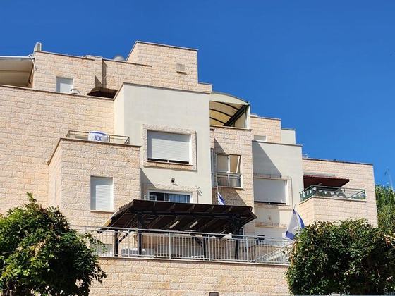 דירת גן 4 חדרים עם נגישות מלאה, רחוב האורן 38, רמות יצחק - נשר – נמכרה
