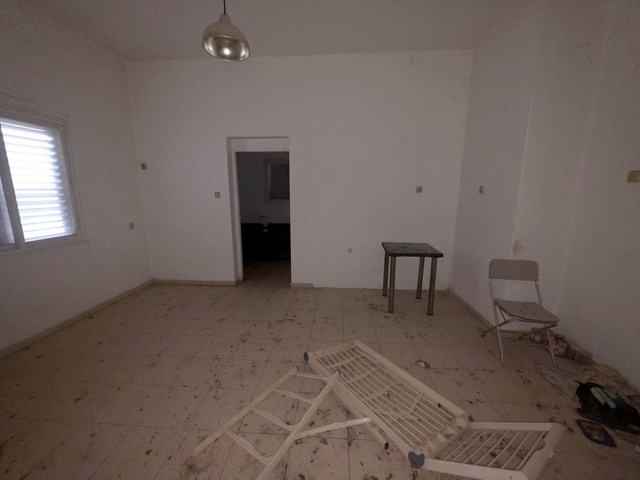 חלל המגורים – דירת 4 חדרים ברחוב תל חי, הדר, חיפה