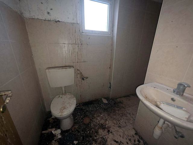 חדר שירותים – דירת 4 חדרים ברחוב תל חי, הדר, חיפה