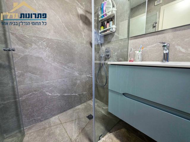 חדר רחצה – דירת 5 חדרים ברחוב הורדים, הכרמל הוותיק, חיפה