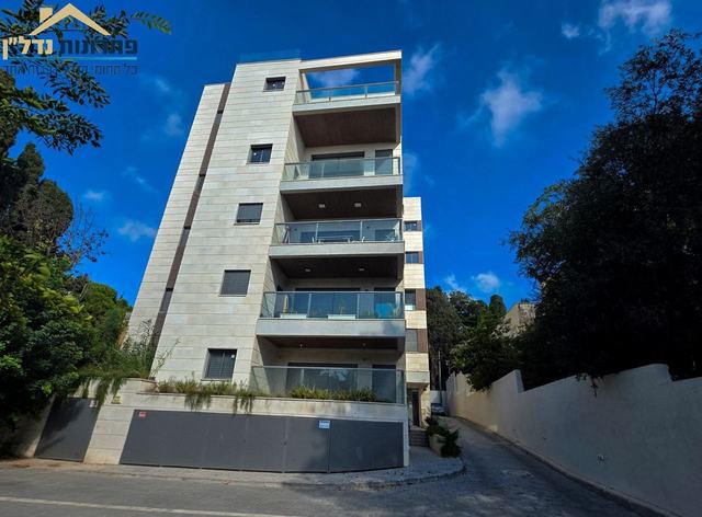 הבניין ברחוב הורדים, הכרמל הוותיק – דירת 5 חדרים ברחוב הורדים, הכרמל הוותיק, חיפה
