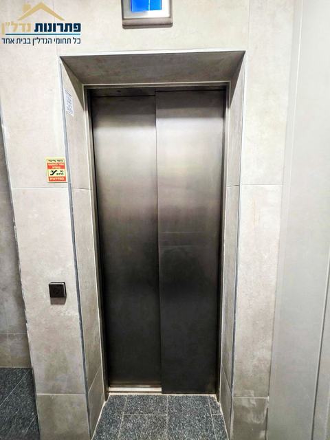 מעלית – דירת 5 חדרים ברחוב הורדים, הכרמל הוותיק, חיפה