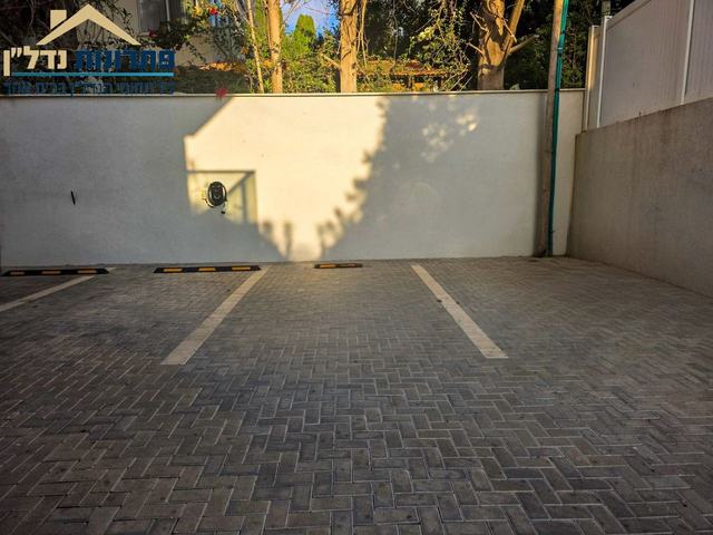 חניה – דירת 5 חדרים ברחוב הורדים, הכרמל הוותיק, חיפה