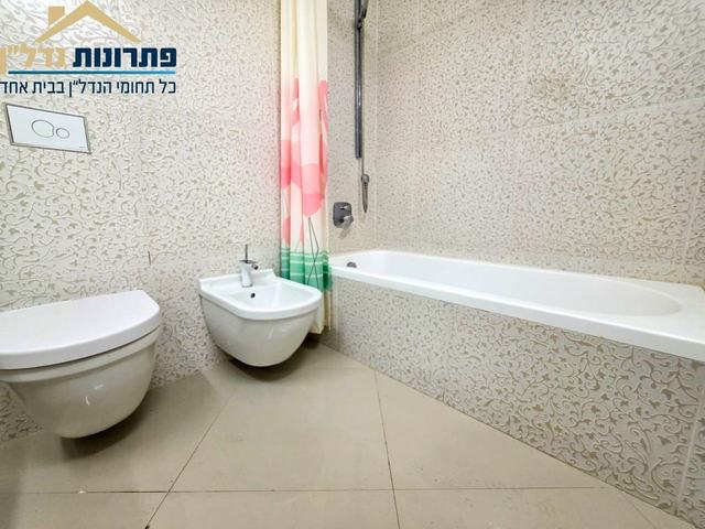 חדר רחצה – דירת 3 חדרים ברחוב יפה נוף, מרכז הכרמל, חיפה