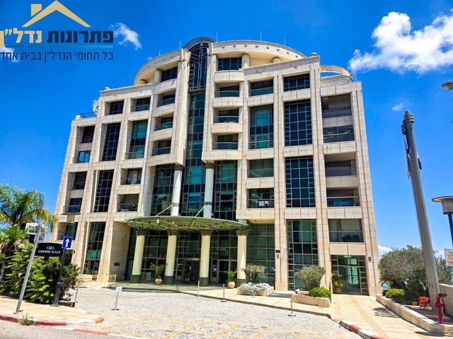 בניין הדירות של מלון קראון פלאזה – דירת 3 חדרים ברחוב יפה נוף, מרכז הכרמל, חיפה