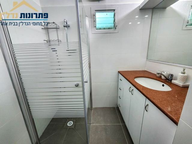 חדר רחצה משופץ – דירת 4 חדרים ברחוב היסמין, רמות יצחק, נשר